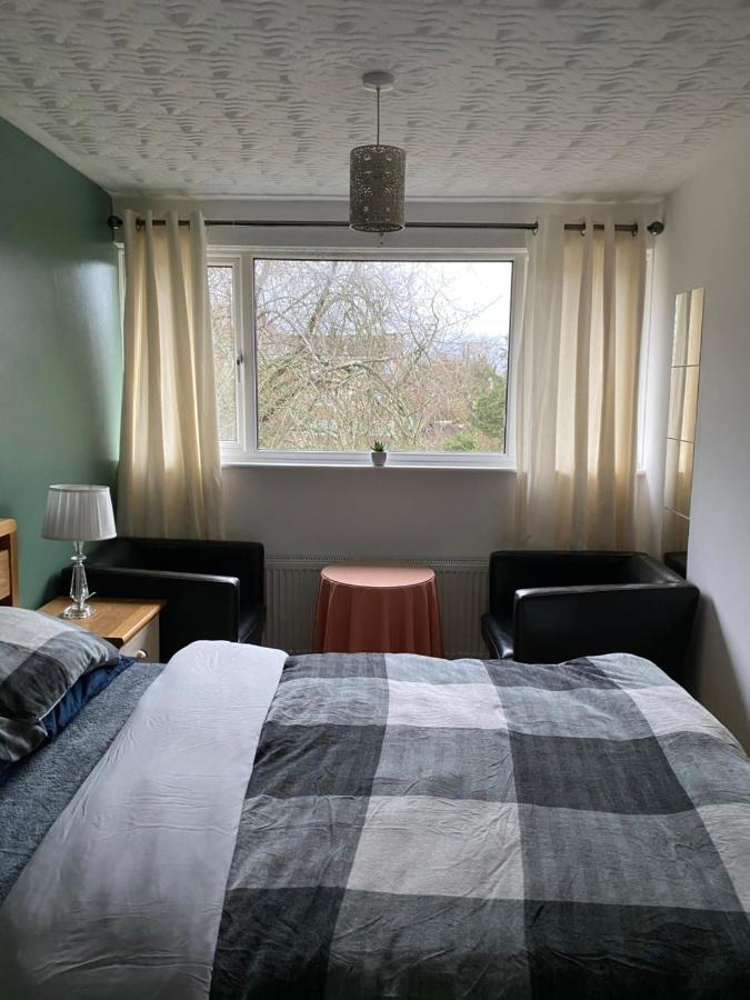 1 Luxurious Double Bedroom With Private Shower Reading Exterior photo