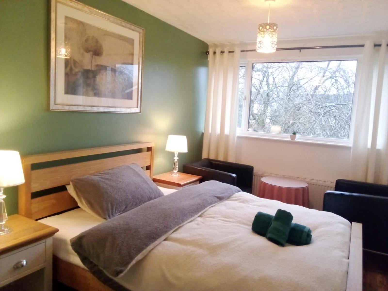1 Luxurious Double Bedroom With Private Shower Reading Exterior photo